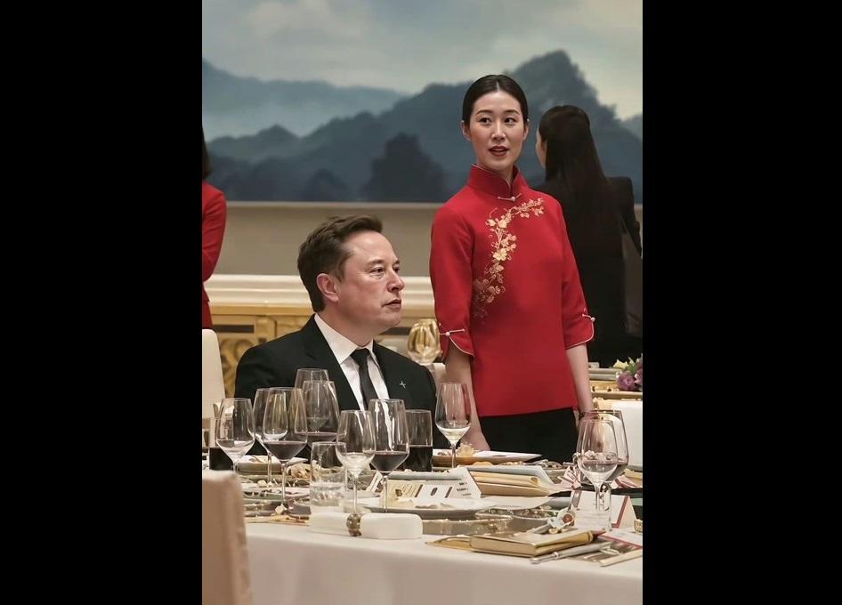 在川習會結束後，多段與國宴有關的影片開始在網上瘋狂流傳，負責在國宴中為賓客服務的女服務生也成為網友們的討論焦點。 圖：翻攝自 @Eng_china5 X 帳號