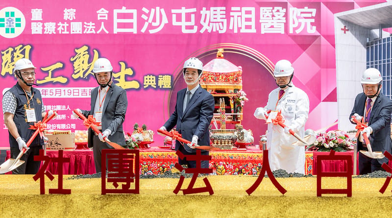 賴清德喊話鍾東錦（左二）要發揮力量，趕快讓總預算通過。 圖：總統府提供