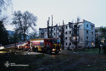 俄軍近期再次針對烏克蘭境內各地目標發起大規模無人機、導彈襲擊，雖然多數武器已遭烏軍防空系統擊落，但仍有多個城市在被打擊後受損。 圖：翻攝自 @ZelenskyyUa X 帳號