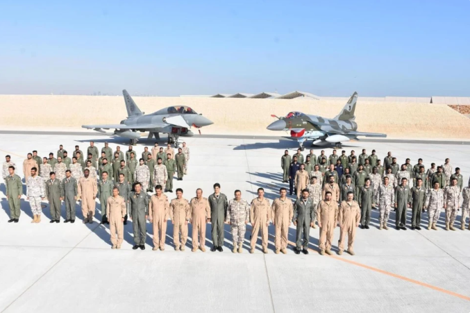 巴基斯坦空軍裝備的殲-10C 戰鬥機，據稱在 2024 年於卡達舉行的「Zilzal-II」聯合空中演習中，以 9 比 0 的模擬戰績擊敗卡達空軍的颱風戰鬥機。 圖:翻攝自零度Military