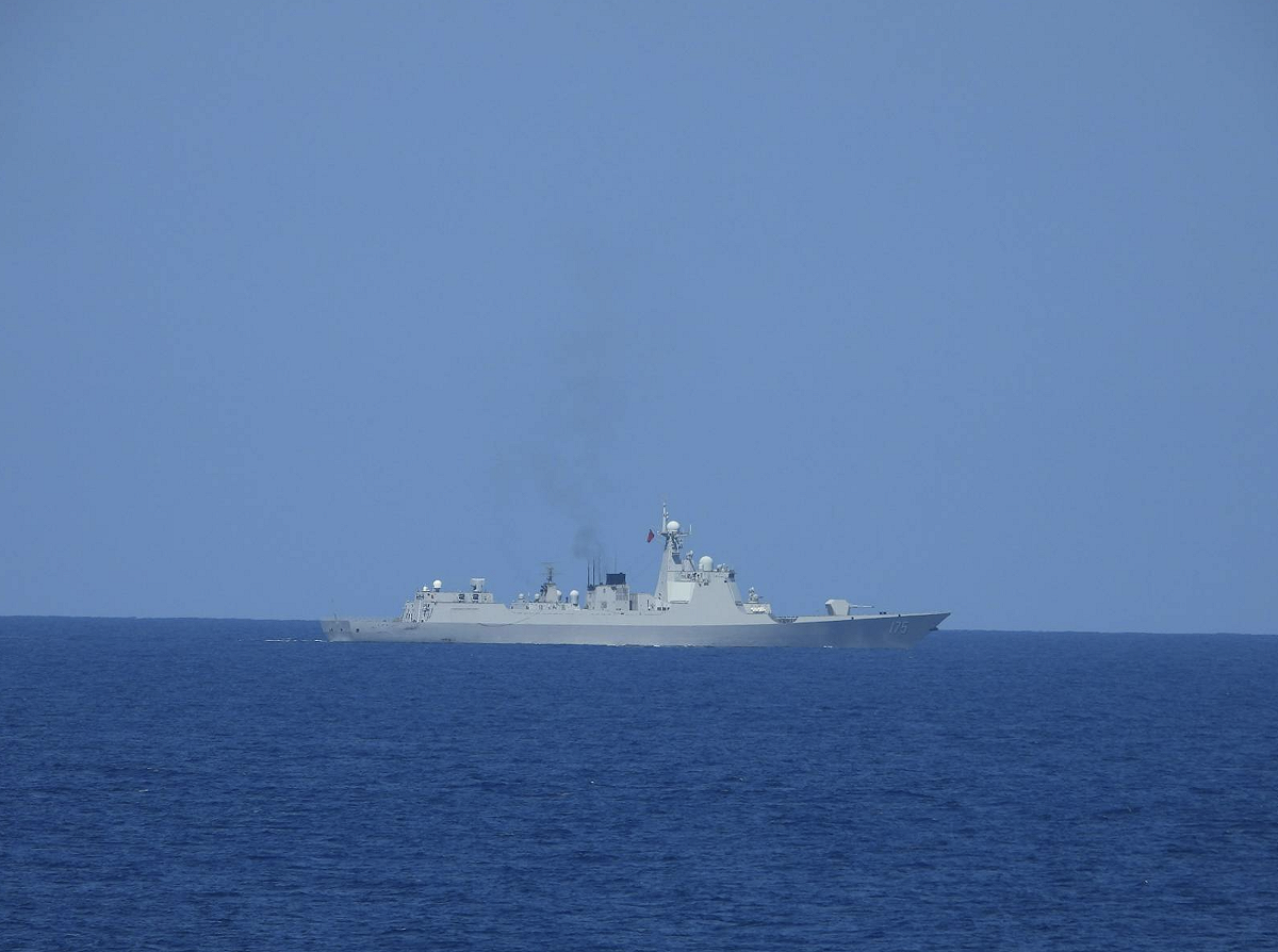 中共銀川艦（175）騷擾我西南海域，海軍蘇澳軍艦嚴密監控。 圖：國防部提供