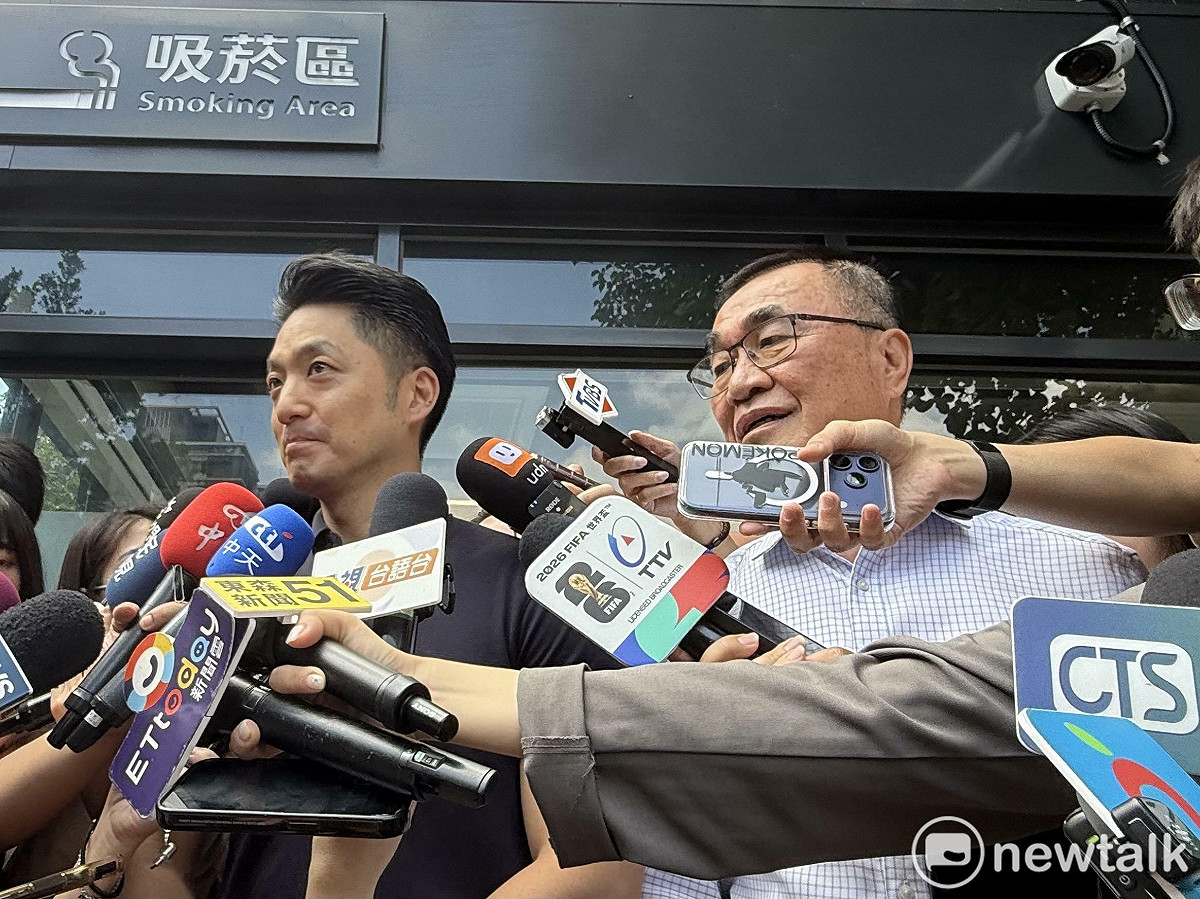 台北市長蔣萬安與國民黨新北市長參選人李四川今視察心中山商圈的負壓式吸菸室。 圖：周煊惠 / 攝