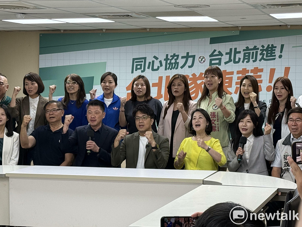 民進黨台北市長參選人沈伯洋（中）今拜會民進黨台北市議會黨團。 圖：周煊惠 / 攝