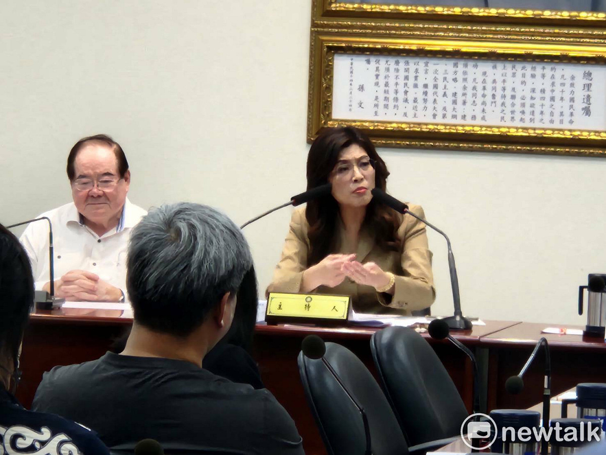 國民黨主席鄭麗文於國民黨中常會期間，針對總統賴清德的就職2周年談話，機動作出回應。 圖：黃建豪/攝