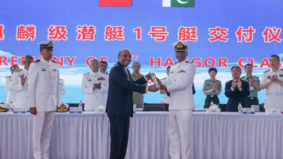 巴基斯坦海軍近日在中國三亞舉行儀式，接收首艘「漢果」級潛艇。 圖：翻攝自Ｘ／@HuasiaNews