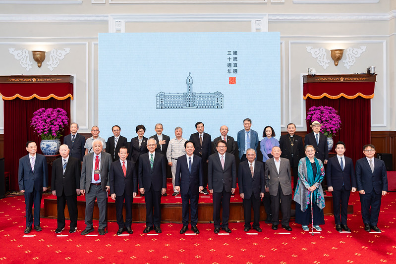 賴清德在總統府接見民主前輩。 圖：總統府提供