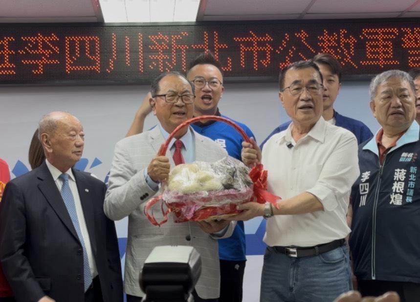 國民黨新北市長參選人李四川出席公教軍警消「力挺李四川團結大會」。 圖：李四川競選辦公室/提供