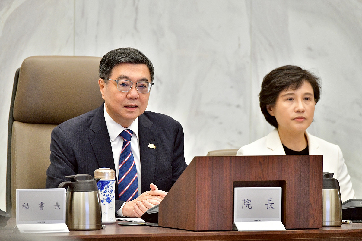 今（21日）的行政院會討論《人工智慧基本法》施行規劃、《AI人才方舟計畫》及《AI產業人才認定指引3.0》，政院宣布將正式成立「國家人工智慧戰略特別委員會」，並由行政院長卓榮泰擔任召集人。 圖：行政院提供