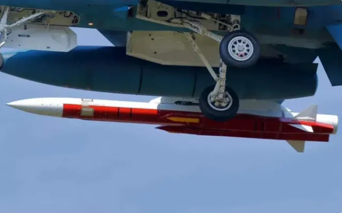 烏克蘭軍方近日宣布，防空部隊於 5 月 14 日成功攔截並擊落一枚俄軍發射的 3M22「鋯石」高超音速飛彈。 圖:翻攝自矚目雲霄