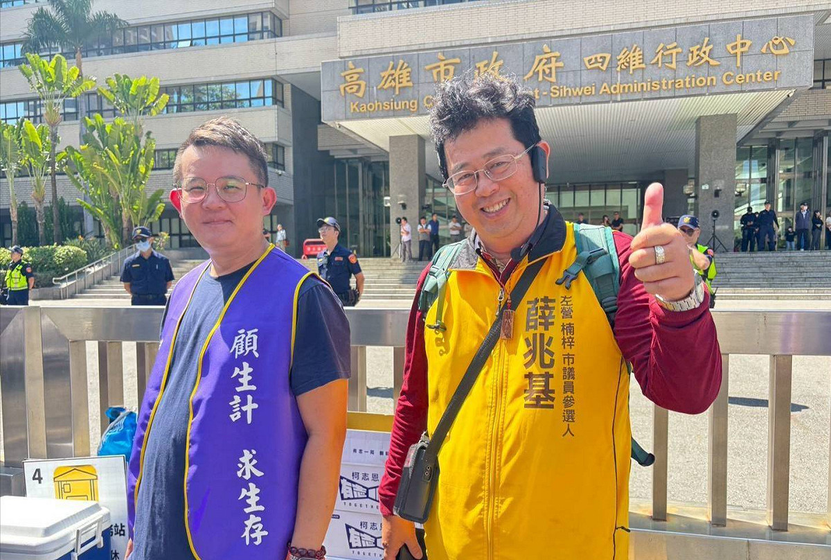 薛兆基(右)關切運輸從業人員「未來生存議題」。 圖：薛兆基競總/提供