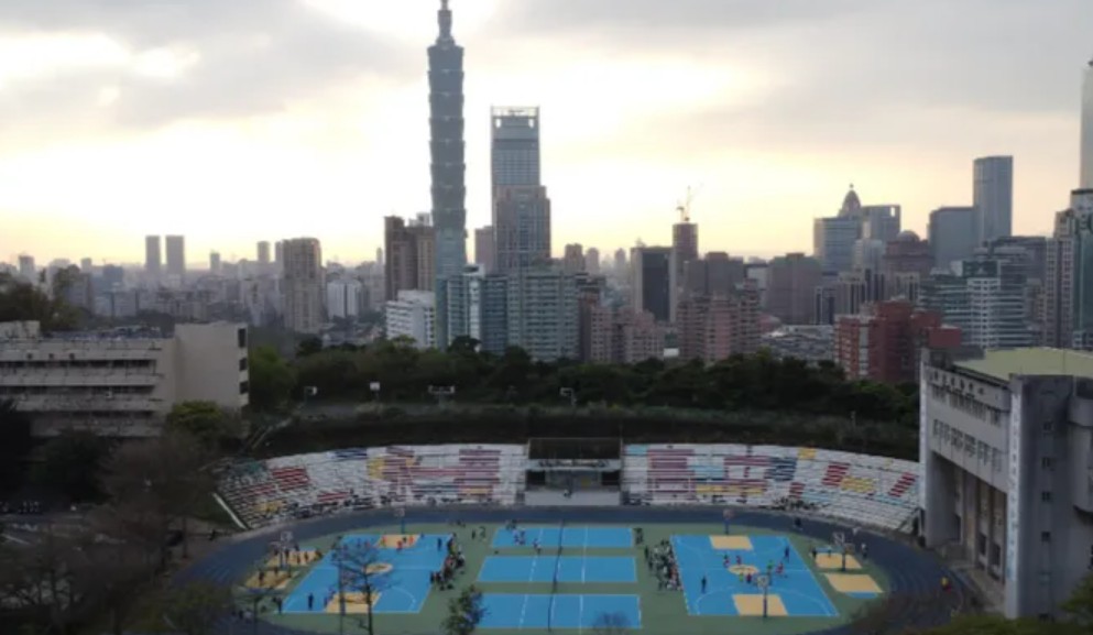 永春高中學生「蛋洗」學務處遭校方提告，發公開信轟學校司法報復。 圖：取自永春高中官網