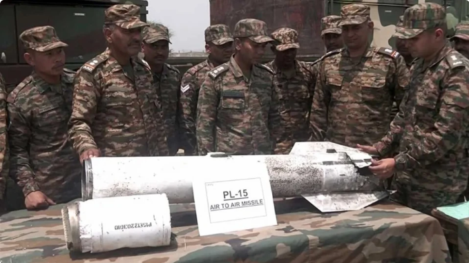 印度國防科學家與軍方技術單位疑似已成功解析中國製霹靂-15E 超視距空對空飛彈的部分電子系統特徵。 圖:翻攝自零度Military