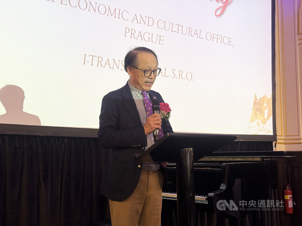專注於危險化學品運輸公司「愛豐通運」（i-TRANS Global s.r.o）將在捷克設立半導體關鍵材料物流中心。董事長張錫濱（圖）表示，看到歐洲正推動的產業發展與未來基礎建設需求，「我們清楚知道這正是我們應該參與的地方。」中央社記者劉郁葶布拉格攝　115年5月22日 圖：中央社提供
