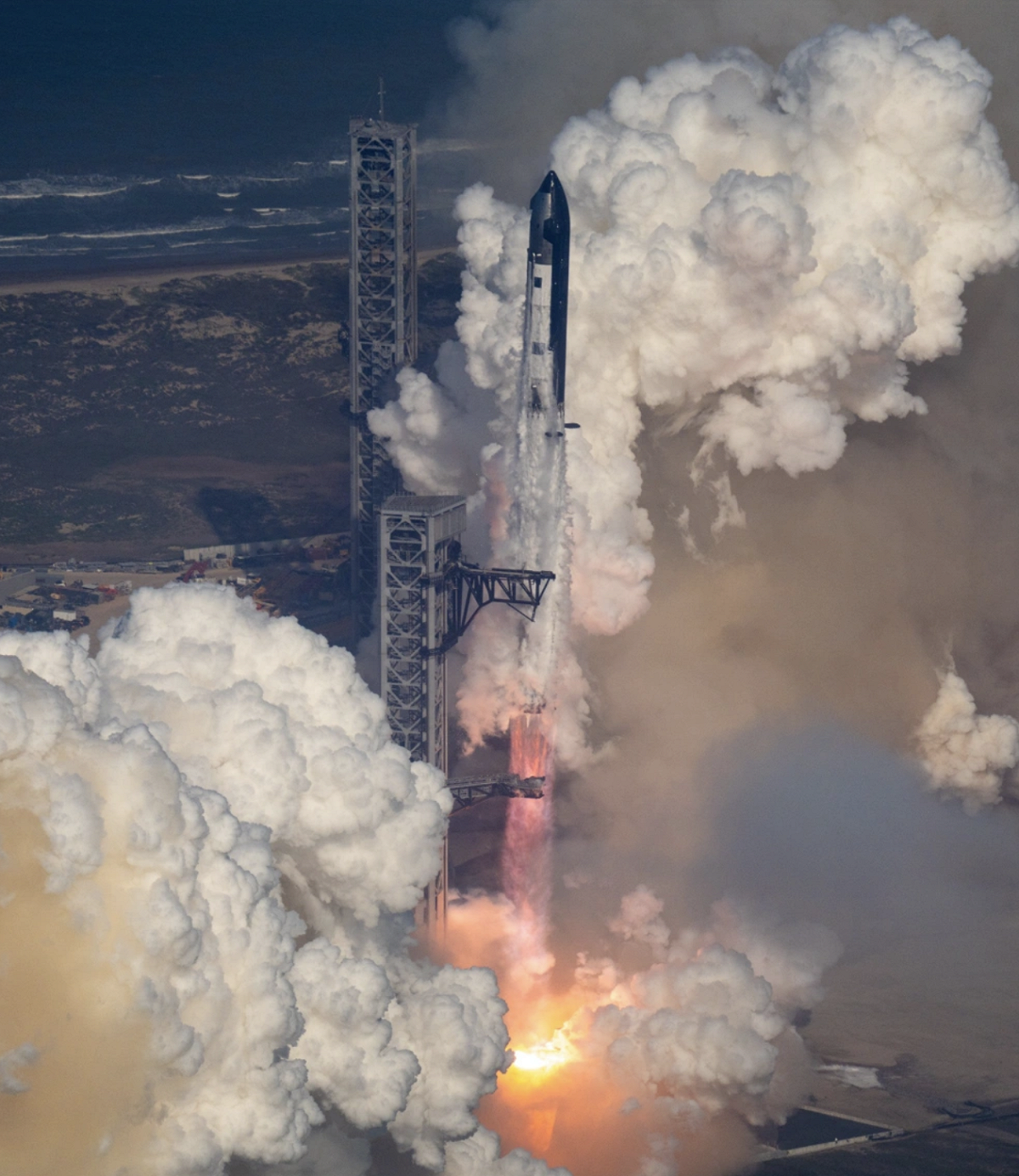美國太空探索科技公司（SpaceX）於美國時間 5 月 23 日凌晨，在德州博卡奇卡「星艦基地」進行星艦第 12 次整合測試飛行（IFT-12），此次任務象徵第三代星艦（V3）系統首次正式投入測試。 圖：翻攝自 騰訊太空