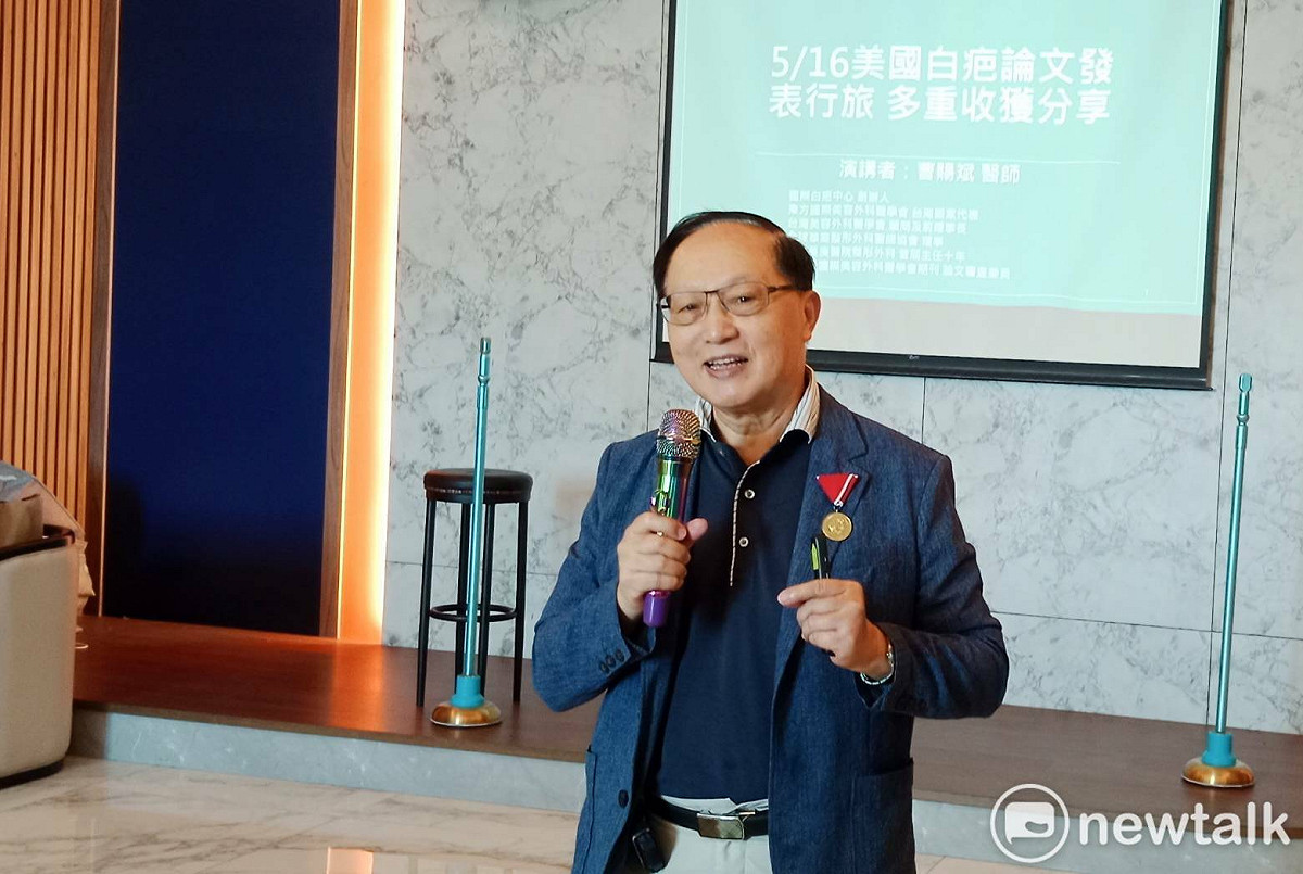 曹賜斌分享近日在美國美容外科醫學會專題演講白疤顏色治療及美國行點滴。 圖：孫家銘/攝