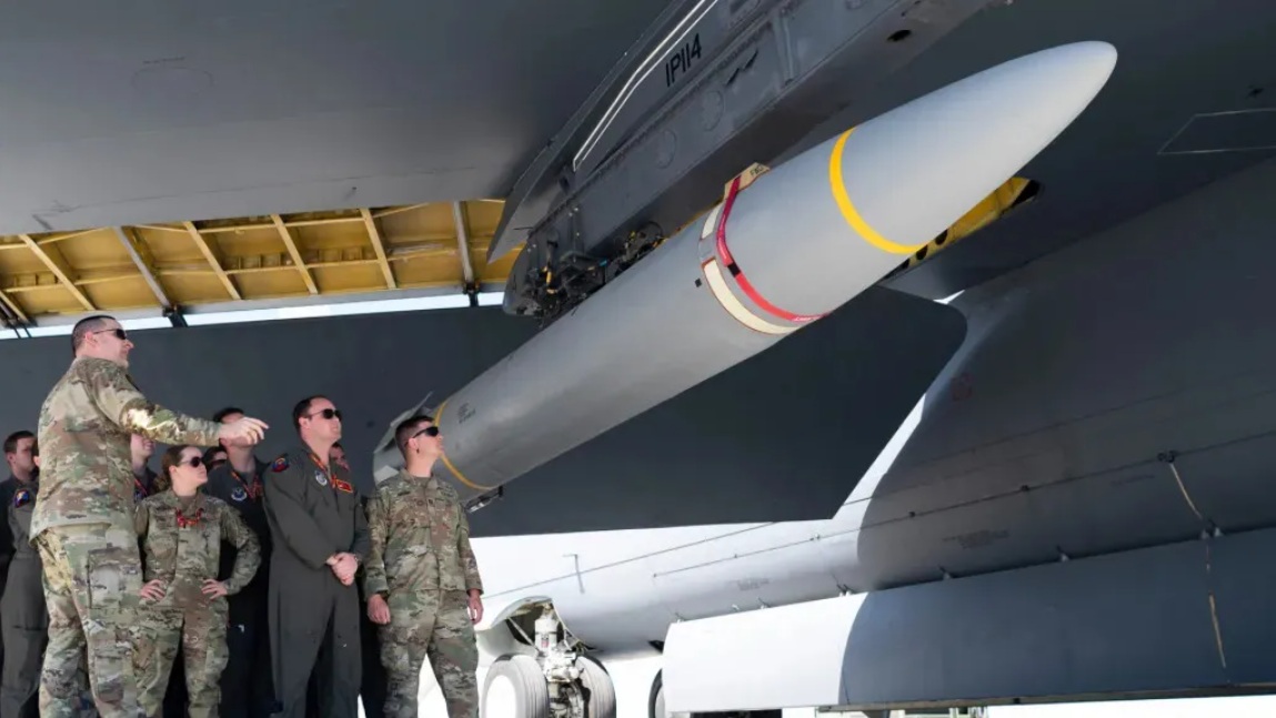美國空軍B-52掛載AGM-183A「空射快速反應武器」（ARRW）高超音速飛彈。 圖：翻攝US Air Force