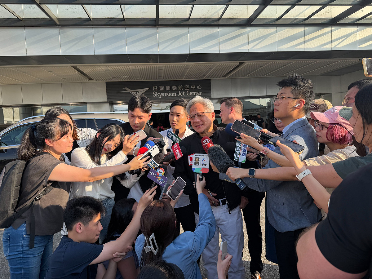 黃仁勳提前抵台展開密集行程，除出席COMPUTEX活動，也將與台灣科技業重量級人士會面。 圖：翻攝自 X @nvidianewsroom