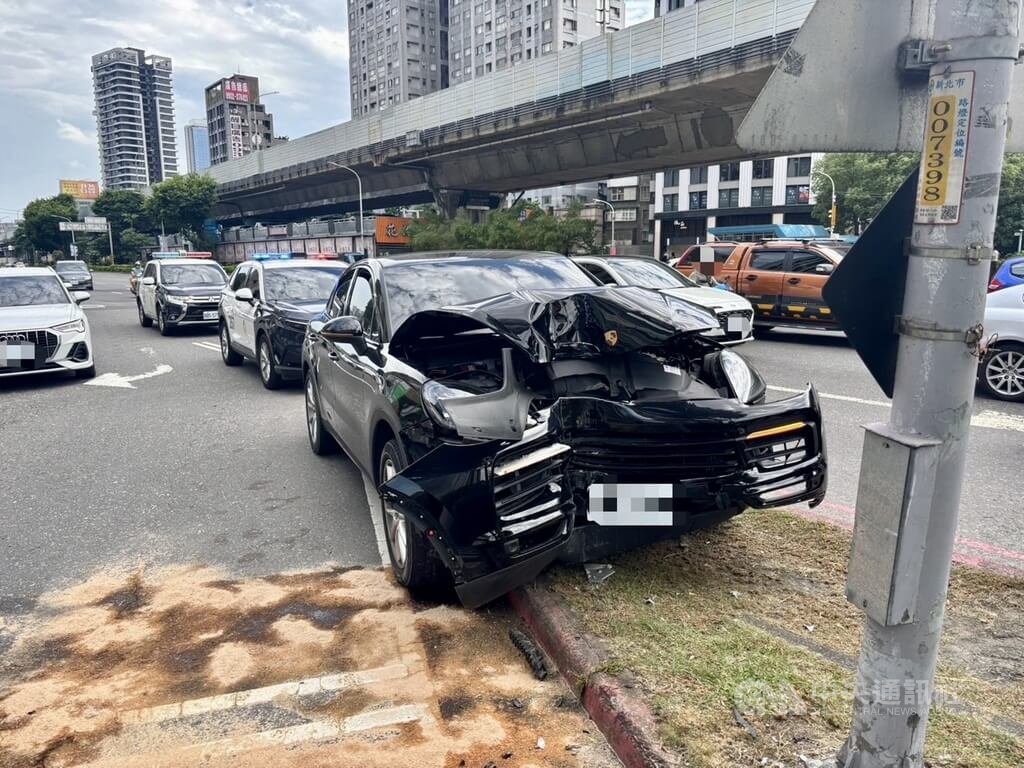42歲洪姓男子24日下午開車在新北市板橋區發生自撞車禍，警方獲報到場後，查出洪男涉毒駕，詢後依法送辦。（翻攝照片）中央社記者王鴻國傳真　115年5月24日