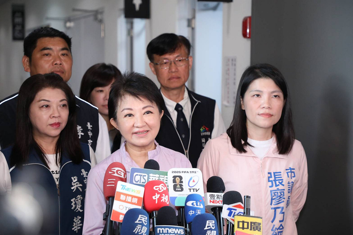 台中市長盧秀燕宣布，將於115學年度（今年8月底）起，全面實施國中小免費營養午餐，且補助對象「不分公私立」，連同高中職弱勢學生在內，預計共有24萬名學生受惠。 圖：台中市政府/提供