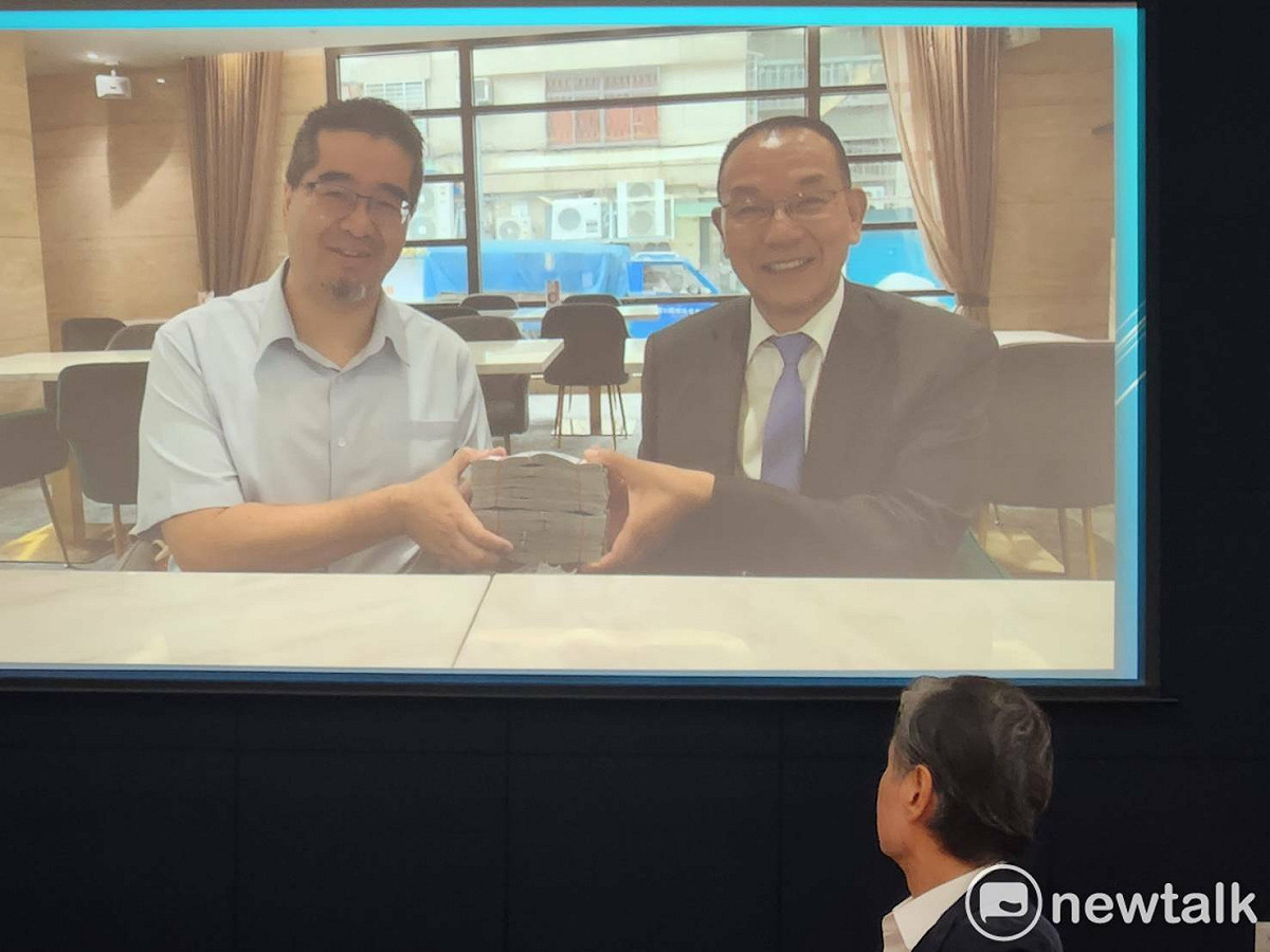 馬英九基金會公開前執行長蕭旭岑收受台商捐款的照片。 圖：黃建豪/攝（資料照）