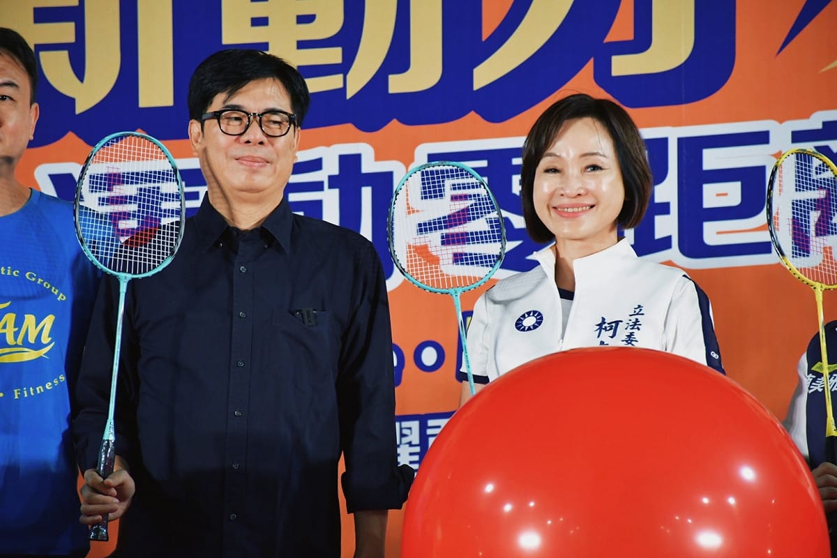 陳其邁(左)指藍白修法害高雄損失194億，柯志恩(右)陣營舉市府數據反擊。 圖：孫家銘翻攝