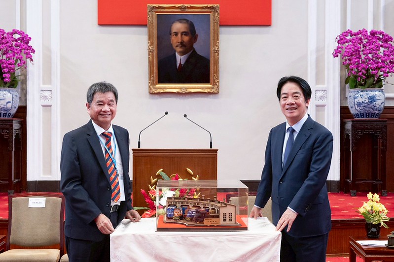 賴清德總統今（25日）接見「台灣工廠管理輔導與永續發展學會暨中華民國特定工廠聯合會」。 圖：總統府提供