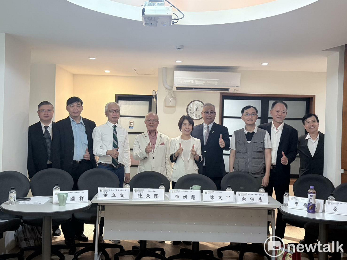 新台灣國策智庫今（25）日舉行外交研究小組圓桌論壇會議，邀請各界學者專家一同討論中共對日認知戰滲透與僑務體系因應戰略。 圖：李宣萱/攝
