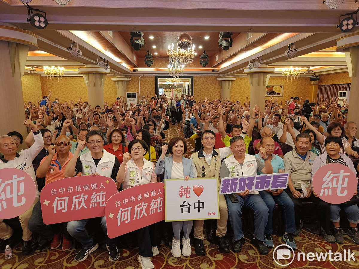 民進黨提名南投縣長候選人温世政與台中市長候選人何欣純，今（25）晚一同出席在大里區舉行的座談會。 圖：唐復年/攝