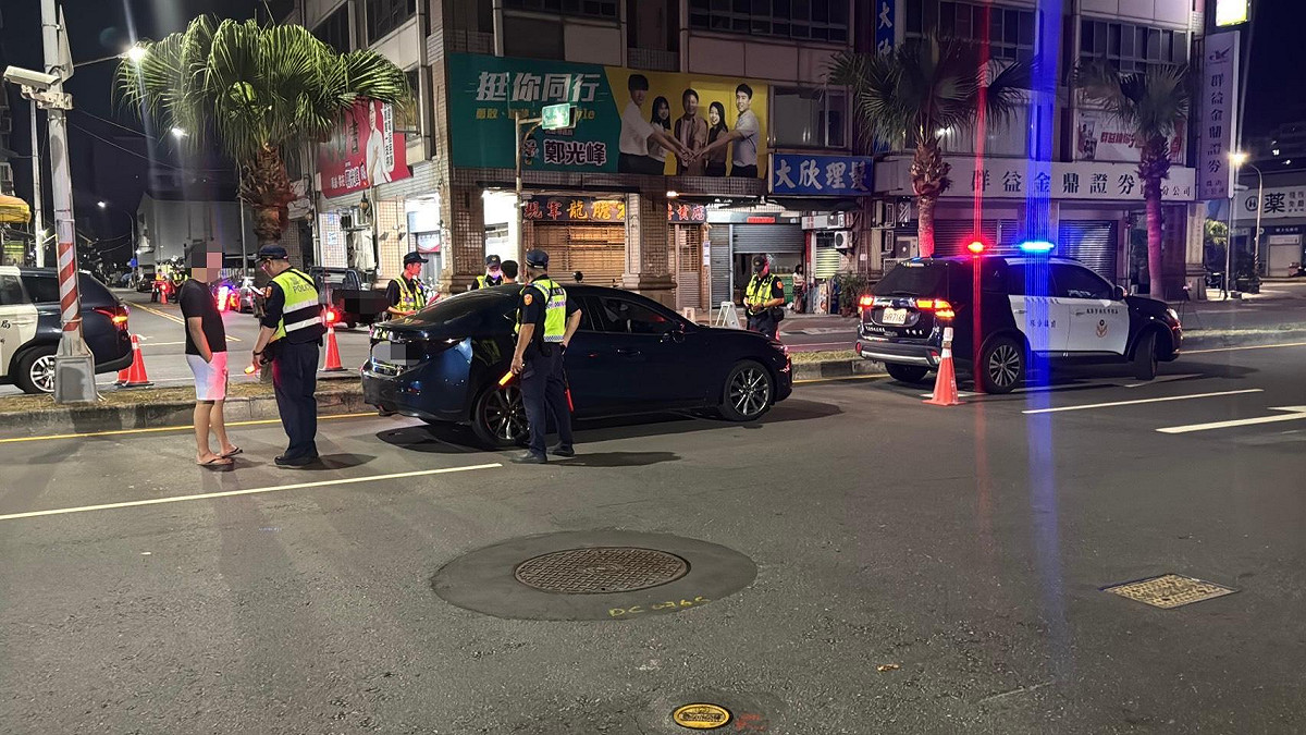警方同步針對改裝噪音車、危險駕駛、無照駕駛等違規行為全面清查。 圖：高雄市警局前鎮分局/提供