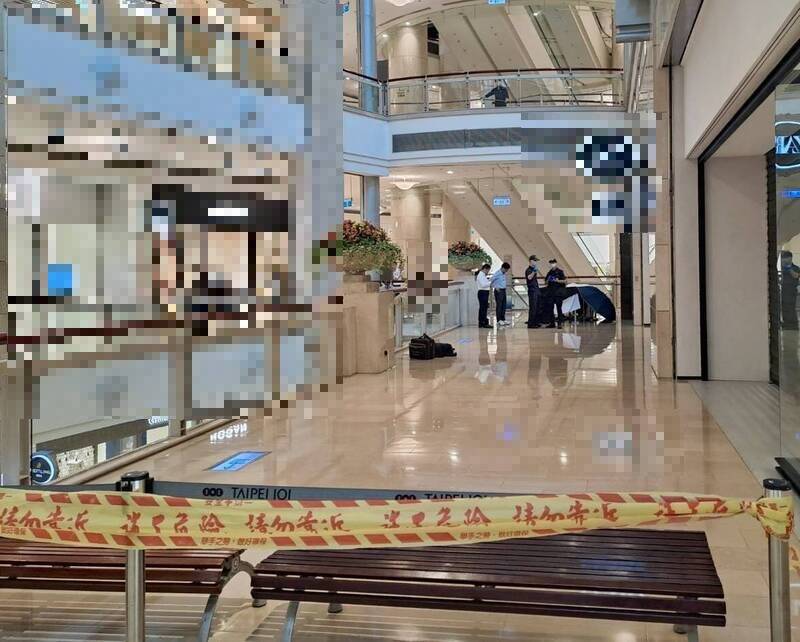 台北101昨日發生墜樓意外，女大生不明原因墜落2樓平台。 圖：翻攝畫面