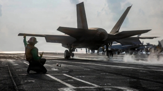 美軍戰機起飛轟炸伊朗。(示意圖) 圖 : 翻攝自qq.news