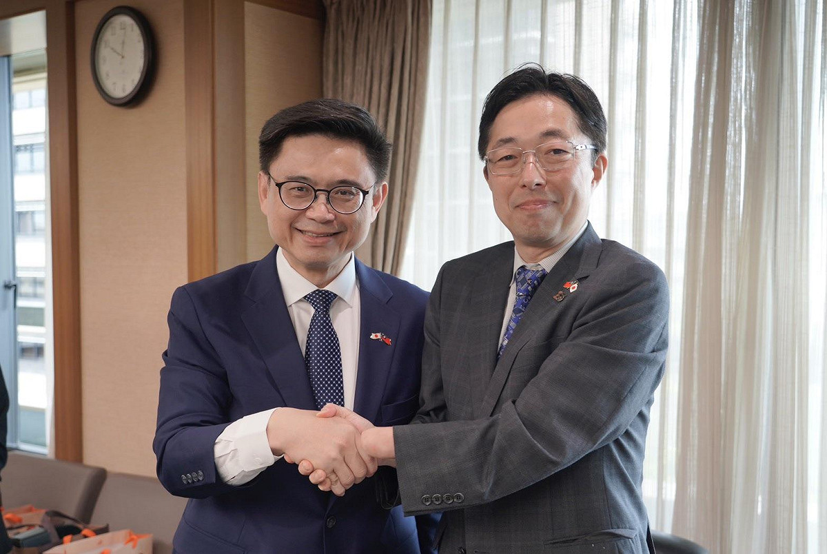 賴瑞隆(左)與木村敬(右)相見歡。 圖：賴瑞隆服務處/提供