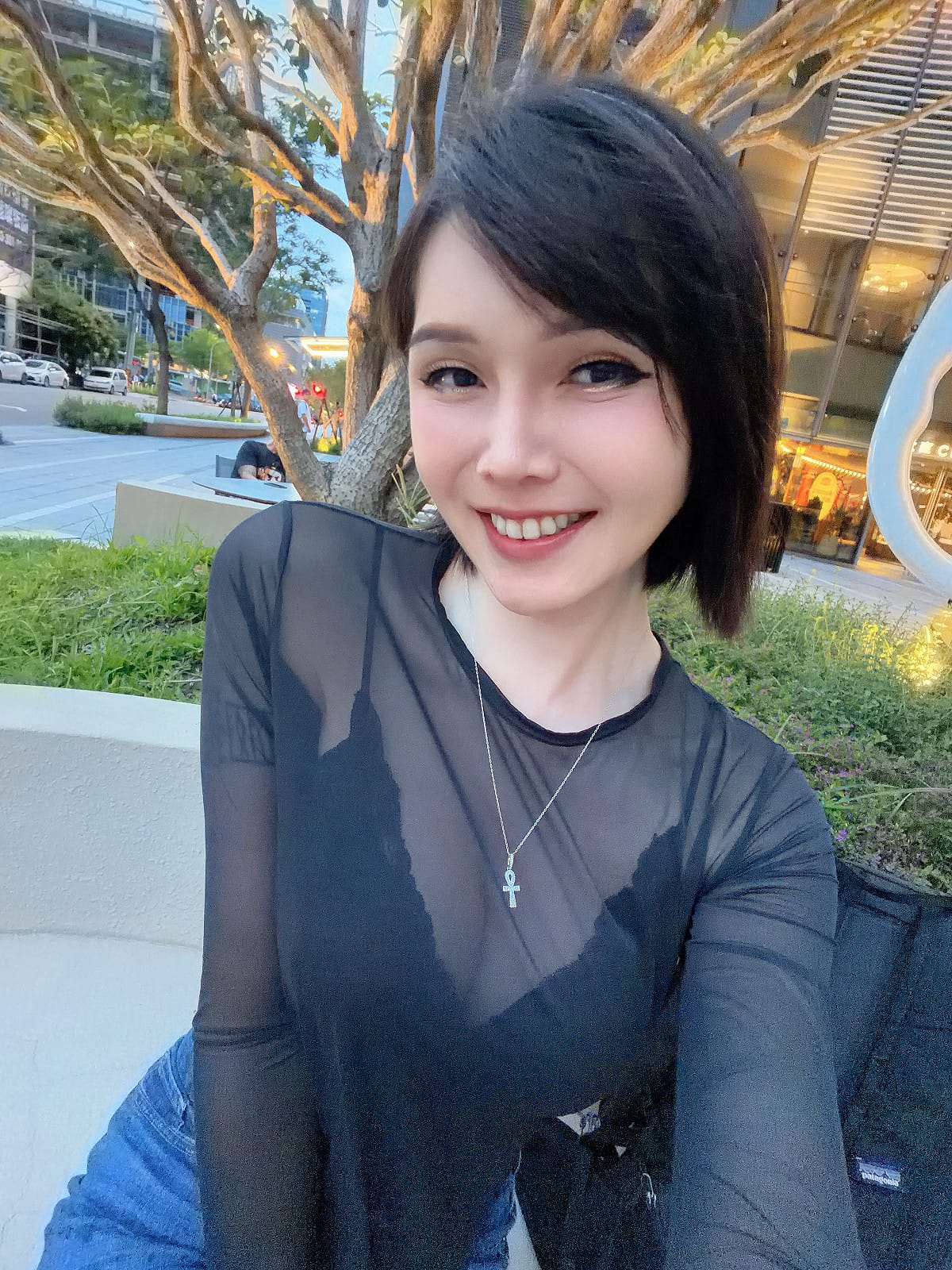 台股創高後急殺逾千點，巴逆逆貸500萬買股登外媒，葉育碩笑稱黑天鵝改寫股市玄學。 圖：吃土鋁繩-巴逆逆粉專