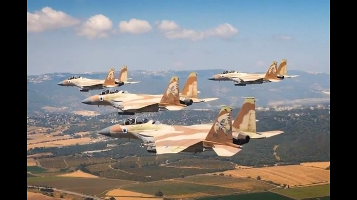 以軍戰機攜帶空射彈道導彈轟炸伊朗。(示意圖) 圖：擷取自 @NSTRIKE1231 X 分享影片