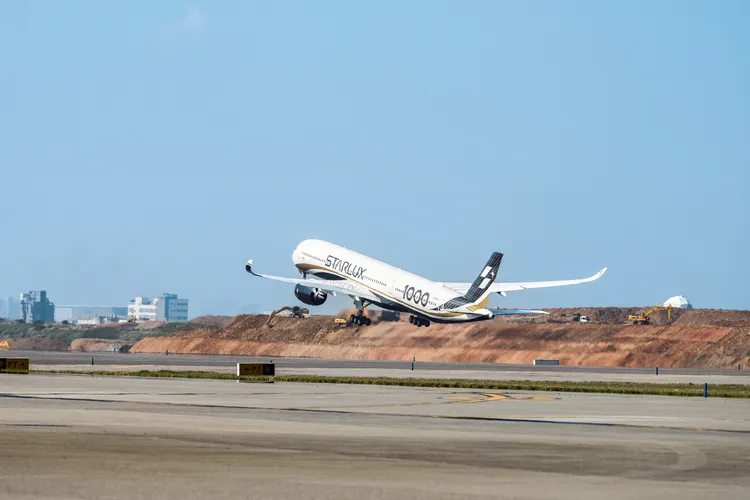 前桃園市議員王浩宇爆料，有機長執勤前酒測未過，呼籲應該開除。 圖：星宇航空提供