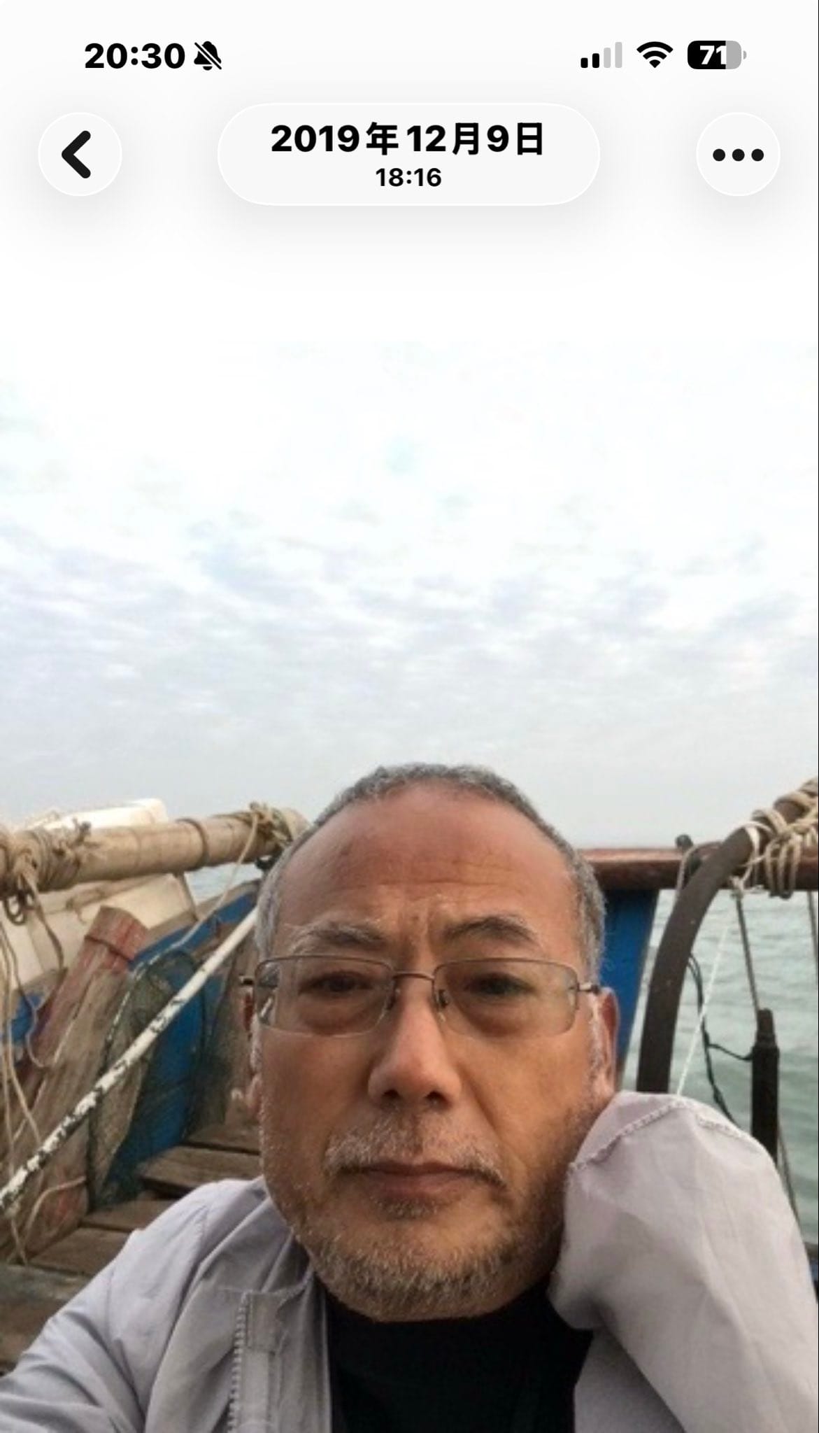 中國異議人士董廣平。圖為2019年12月嘗試游泳前往金門,遭中國漁船救起送回。 圖:翻攝「X」@ShengXue_ca