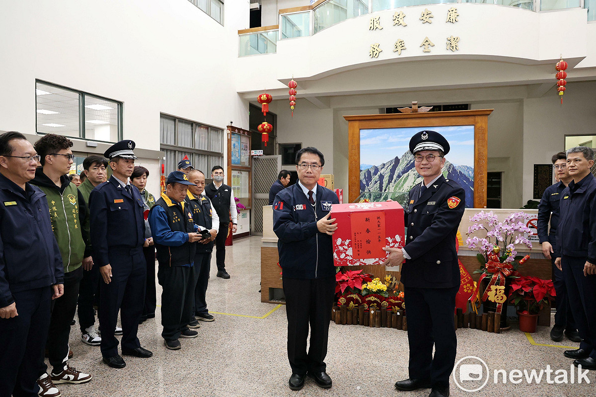 台南市政府今日宣布，因應行政院修正警察人員警勤加給及消防人員危險職務加給相關規定，市長黃偉哲已於日前核定，完成南市相關加成調升作業，並追溯自115年3月1日起生效。 圖：台南市政府提供