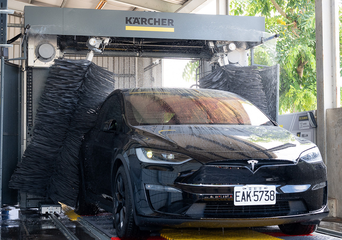 歐洲高端車廠指定使用的CW 5龍門智慧洗車系統正式引進國內。 圖：台糖公司/提供