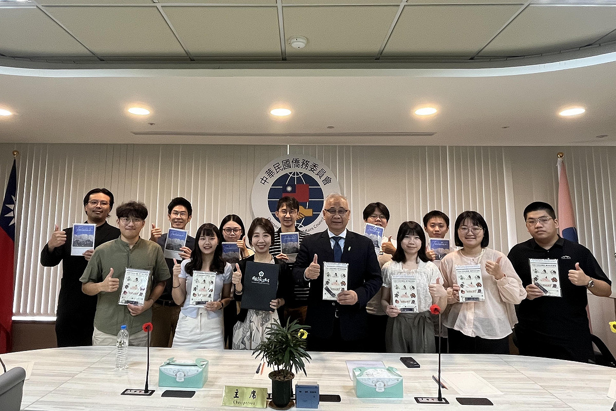 政治大學日本研究學位學程於今(28)日上午赴僑務委員會進行參訪交流，由僑務委員會副委員長李姸慧親自接待 圖/陳文甲提供