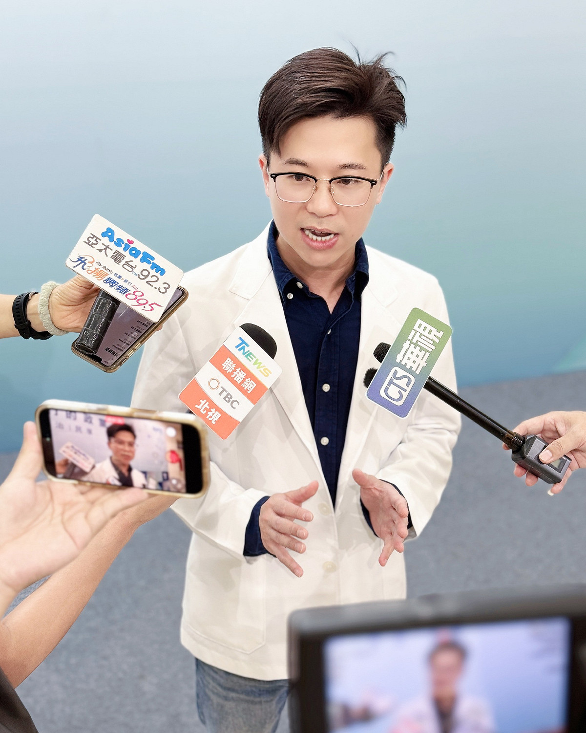 國民黨新竹縣議員林禹佑28日宣布參選竹北市長，並赴縣黨部登記，成為國民黨內登記參選竹北市長第4人。 圖：翻攝林禹佑臉書
