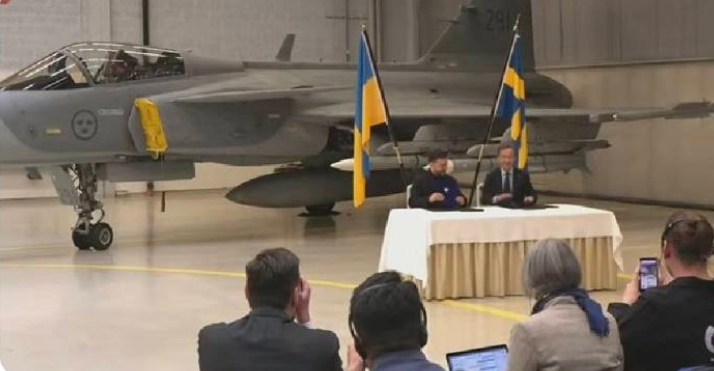 烏克蘭總統澤連斯基出席鷹獅戰機記者會。 圖 : 翻攝自X / MAKS26