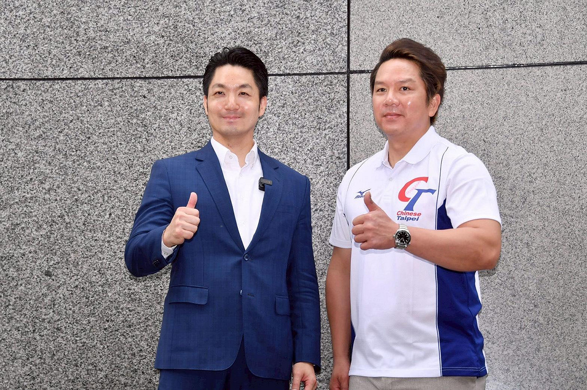 台北市長蔣萬安（左）與中信兄弟精神領袖、球星周思齊（右）。 圖：台北市政府 / 提供