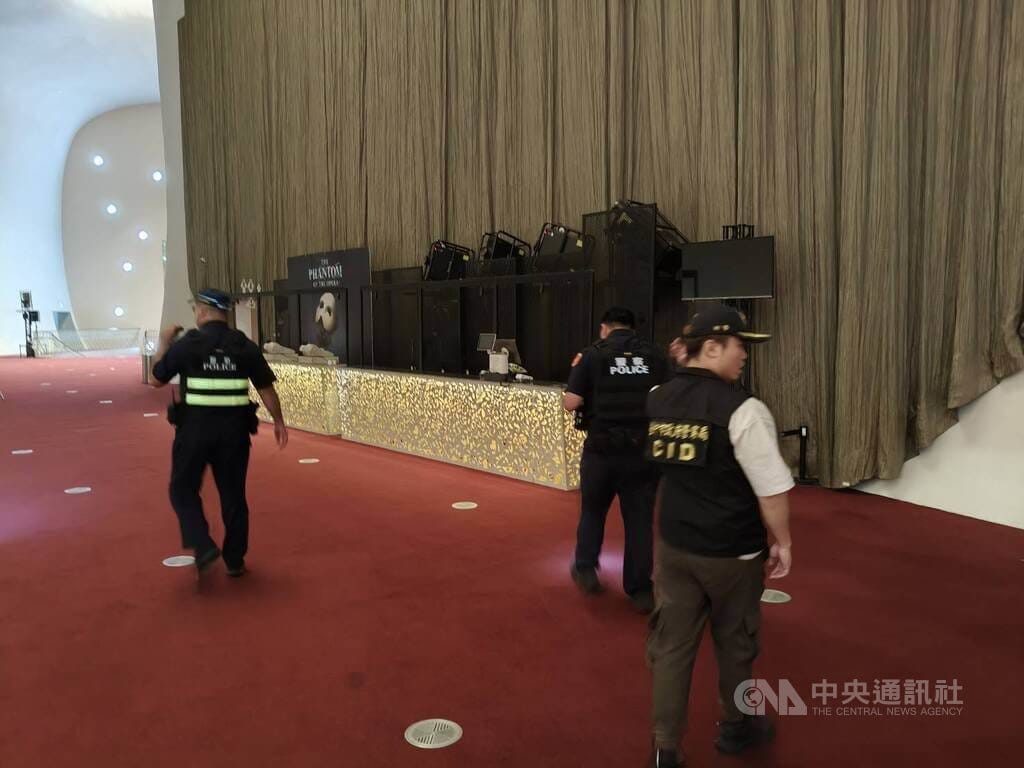 台中警方29日接獲有歹徒留言指在台中國家歌劇院內放置炸彈，立即出動警力維安，並加強歌劇院與市府周邊巡邏及見警率，全案已報請台中地檢署指揮偵辦。（翻攝照片）中央社記者蘇木春傳真　115年5月29日