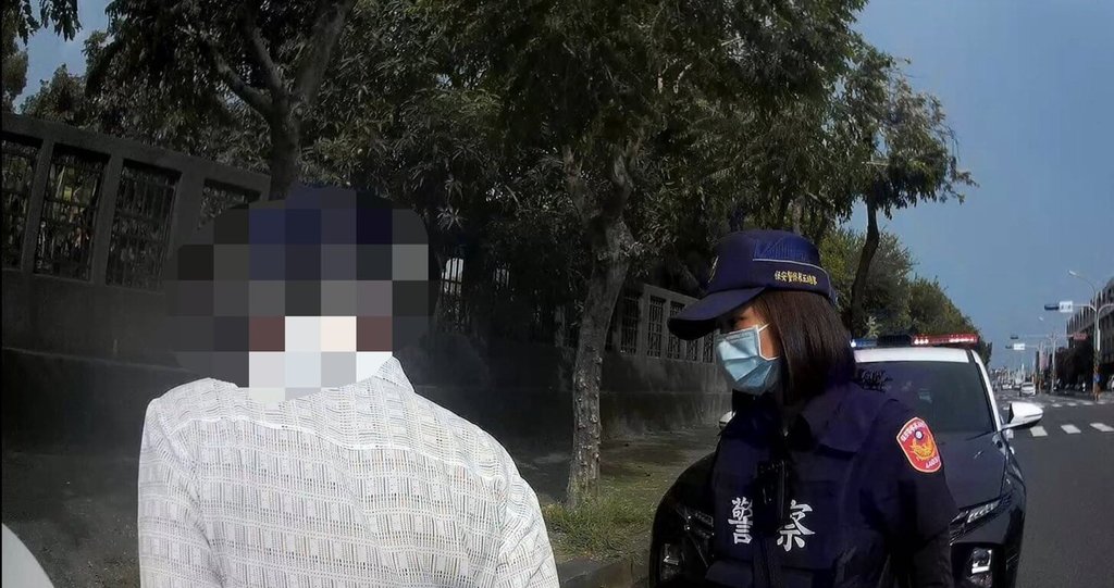 74歲顏姓男子由於毒品案被台灣台南地方檢察署通緝，29日毒駕途經台南市南區時又違規逆向行駛而被攔查逮捕送辦。（台南市警局提供）中央社記者張榮祥傳真 115年5月30日