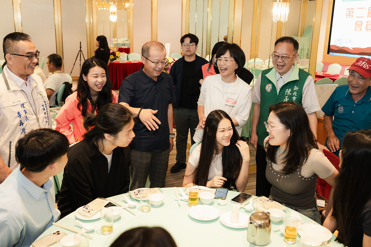 新北市長候選人、立法委員蘇巧慧指出，這10年服務新北期間，和最專業的新北市議員陳永福一起與新北景觀公會多次合作，她了解景觀師在第一線工作的辛苦。 圖：蘇巧慧競選辦公室提供
