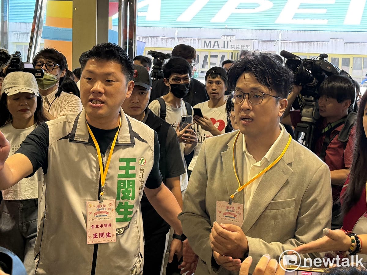 民進黨台北市長參選人沈伯洋（右）與民進黨台北市議員王閔生（左）。 圖：周煊惠 ／ 攝