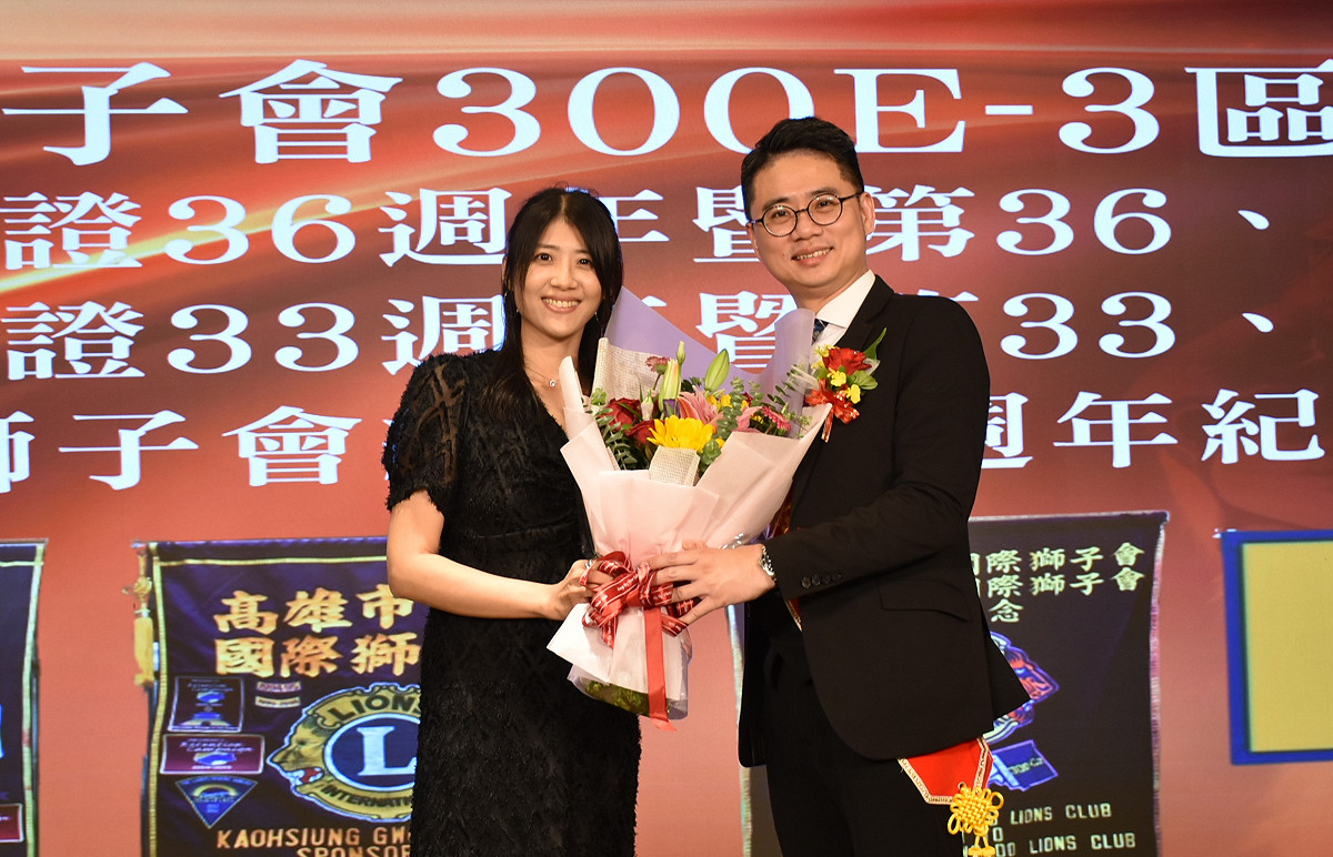 高雄市守都獅子第34屆會長劉柱均(右)伉儷。 圖：孫家銘/攝