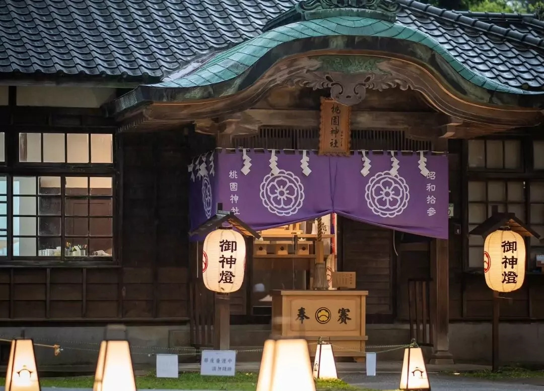 日本殖民台灣時期所興建之桃園神社現為桃園忠烈祠暨神社文化園區。 圖：桃園市府/提供