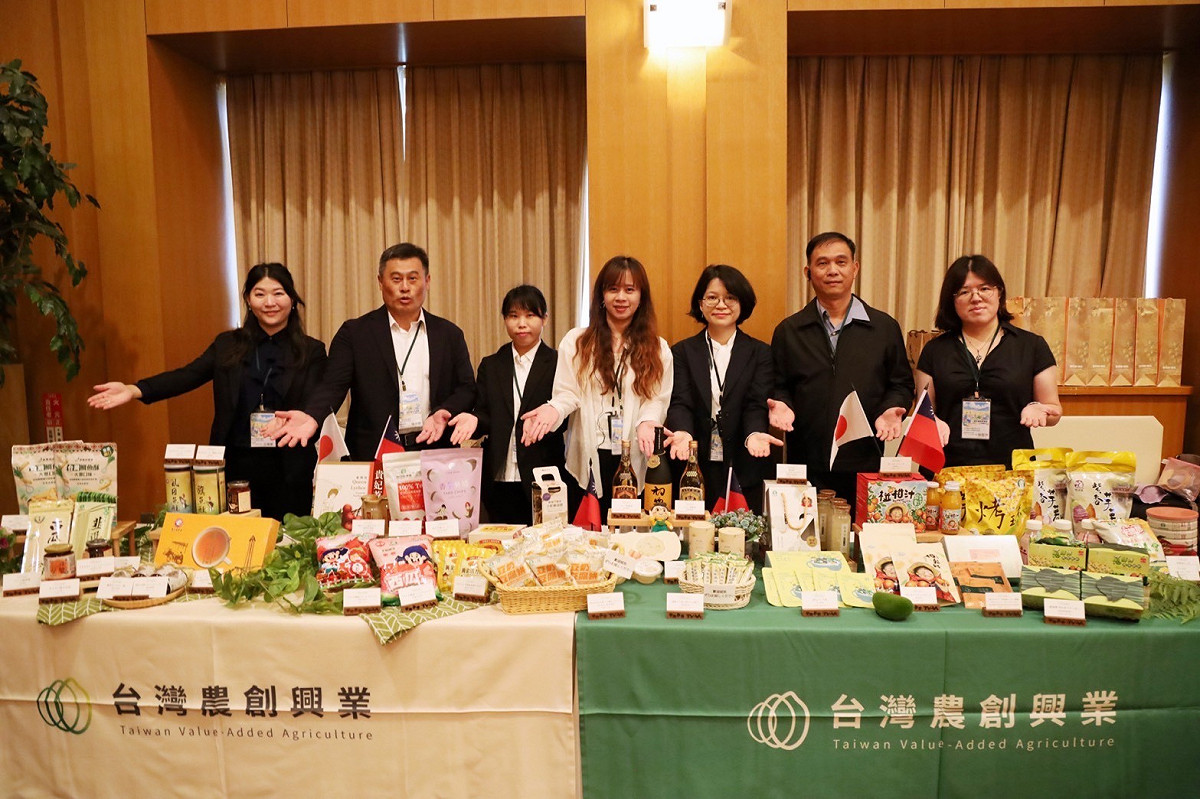 台灣農創興業股份有限公司率領台中市農會、大肚區農會、清水區農會、彰化區漁會等農漁會代表，偕同台中市政府農業局，赴日參加「台灣農創 X 栗登一平 一期一會交流展」。 圖：台灣農創/提供