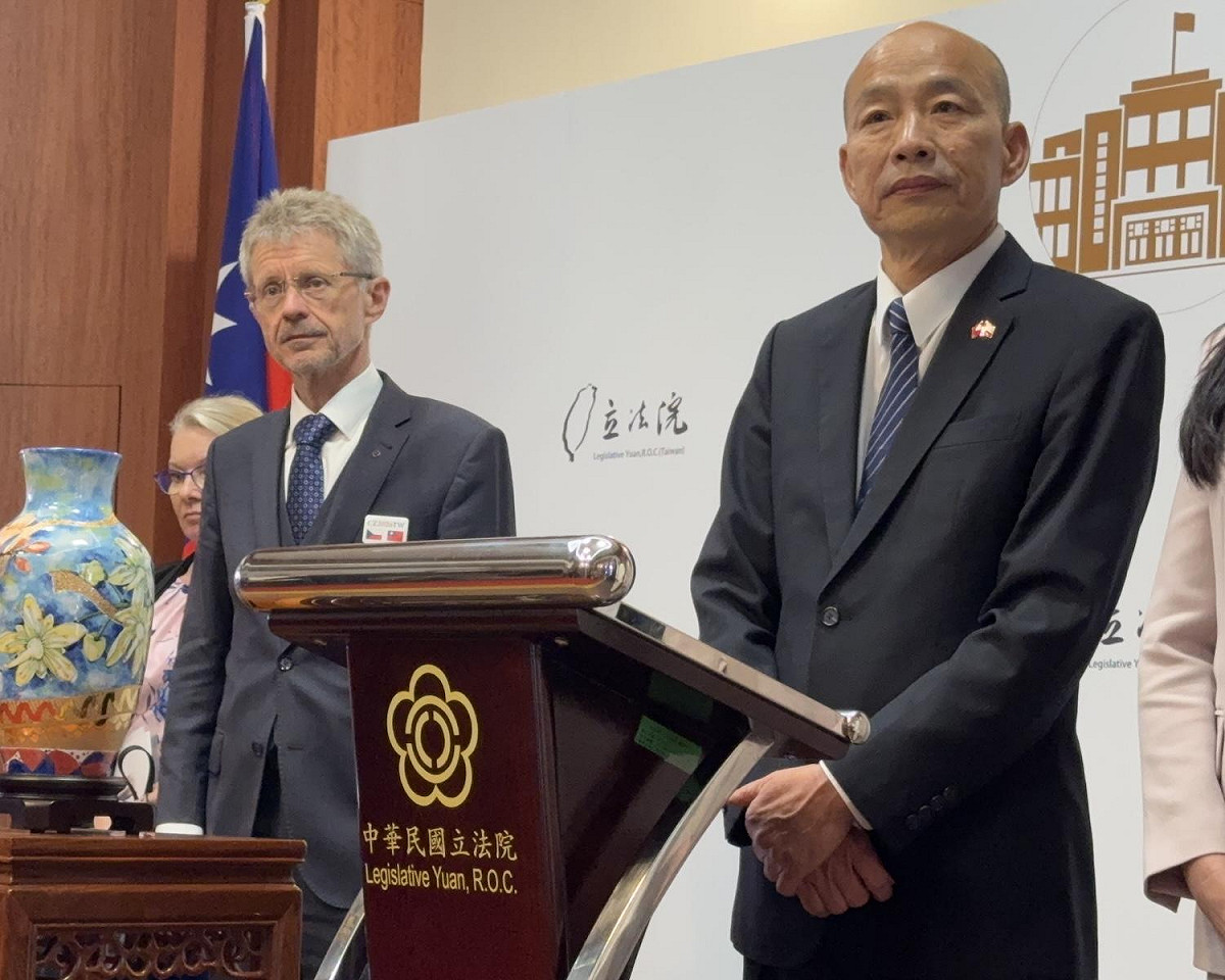 捷克參議院議長韋德齊(左)與立法院長韓國瑜 圖：林朝億/攝